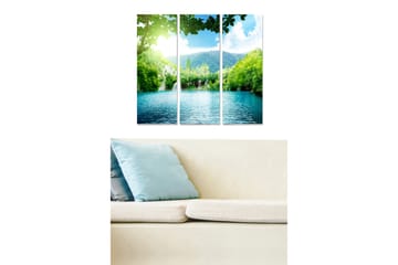 Trelerretsbilde 3-delt 50x70 cm - Rolig innsjø med omkringliggende grøntområder og fjell - Turkis / Grønn / Blå - Interiør - Maleri & posters - Lerretsbilder