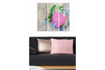 Trelerretsbilde 3-delt 50x70 cm - Rosa hjerte omgitt av blå blomster og grønne blader - Rosa / Blå / Grønn - Interiør - Maleri & posters - Lerretsbilder