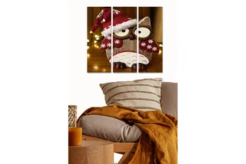 Trelerretsbilde 3-delt 50x70 cm - Søt ugle i julehatt med snøflak - Rød / Brun / Hvit - Interiør - Maleri & posters - Lerretsbilder