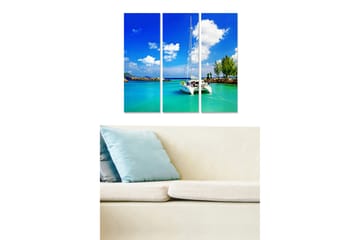 Trelerretsbilde 3-delt 50x70 cm - Seilbåt ved en klar blå lagune - Blå / Turkis / Hvit - Interiør - Maleri & posters - Lerretsbilder