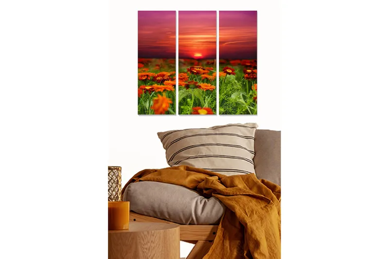 Trelerretsbilde 3-delt 50x70 cm - Solnedgang over en blomstereng med oransje blomster, Oransje / Grønn / Lilla