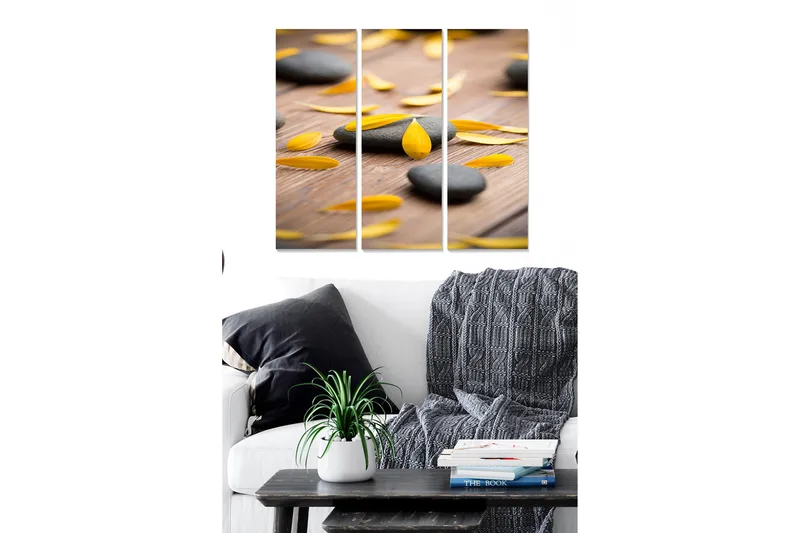 Trelerretsbilde 3-delt 50x70 cm - Steinbelegg med gule blomsterblader på en treflate, Svart / Gul / Brun