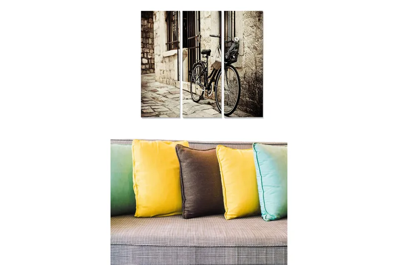 Trelerretsbilde 3-delt 50x70 cm - Sykkel lent mot en gammel steinmur i en pittoresk smug, Svart / Beige / Grå