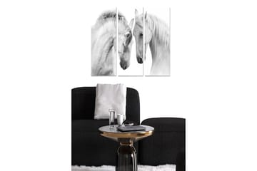 Trelerretsbilde 3-delt 50x70 cm - To elegante hvite hester som står tett inntil hverandre - Hvit / Grå - Interiør - Maleri & posters - Lerretsbilder