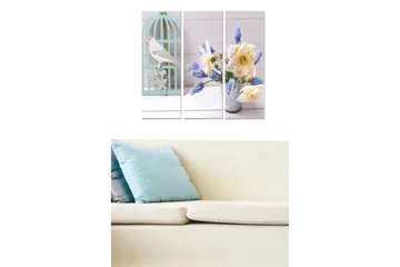 Trelerretsbilde 3-delt 50x70 cm - Vakker blomsterbukett med en fugl i bur - Lyseblå / Hvit / Gul - Interiør - Maleri & posters - Lerretsbilder