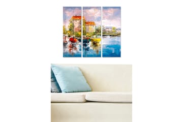 Trelerretsbilde 3-delt 50x70 cm - Vakker havn med fargerike båter og pittoreske bygninger ved vannet - Blå / Rød / Gul - Interiør - Maleri & posters - Lerretsbilder