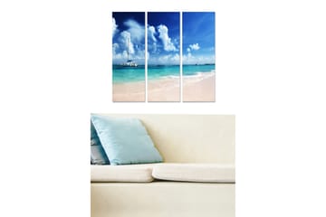 Trelerretsbilde 3-delt 50x70 cm - Vakker strandscene med seilbåt og klar blå himmel - Blå / Turkis / Beige - Interiør - Maleri & posters - Lerretsbilder
