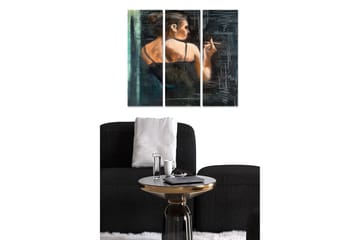 Trelerretsbilde i tre, 3 deler, 50x70 cm - Kvinnelig silhuett som vender ryggen til betrakteren og holder en sigarett - Mørk blå / Hudfarge / Svart - Interiør - Maleri & posters - Lerretsbilder