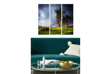 Trelerretsbilde i tre, 3 deler, 50x70 cm - Storslått landskapsutsikt med et ensomt tre på en grønn ås under dramatiske skyer - Grønn / Mørk blå / Oransje - Interiør - Maleri & posters - Lerretsbilder