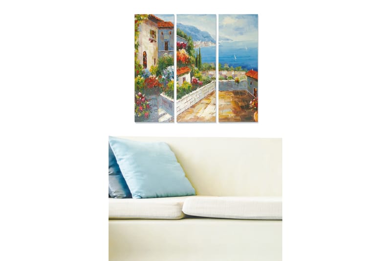 Trelerretsbilde i tre, 3 deler, 50x70 cm - Vakker utsikt over en middelhavsinspirert landsby med blomster og havet i bakgrunnen, Grønn / Blå / Terrakotta