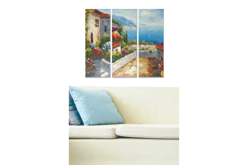 Trelerretsbilde i tre, 3 deler, 50x70 cm - Vakker utsikt over en middelhavsinspirert landsby med blomster og havet i bakgrunnen, Grønn / Blå / Terrakotta