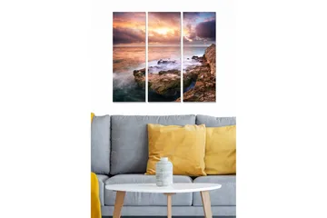 Trelerretsbilde i tre, 3-delt, 50x70 cm - Dramatisk sjølandskap med klipper og solnedgang - Mørk blå / Oransje / Grå - Interiør - Maleri & posters - Lerretsbilder