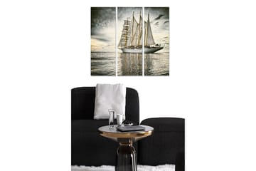 Trelerretsbilde i tre, 3-delt, 50x70 cm - Seilbåt på speilblanke vannflater under en dramatisk himmel - Grå / Hvit / Beige - Interiør - Maleri & posters - Lerretsbilder