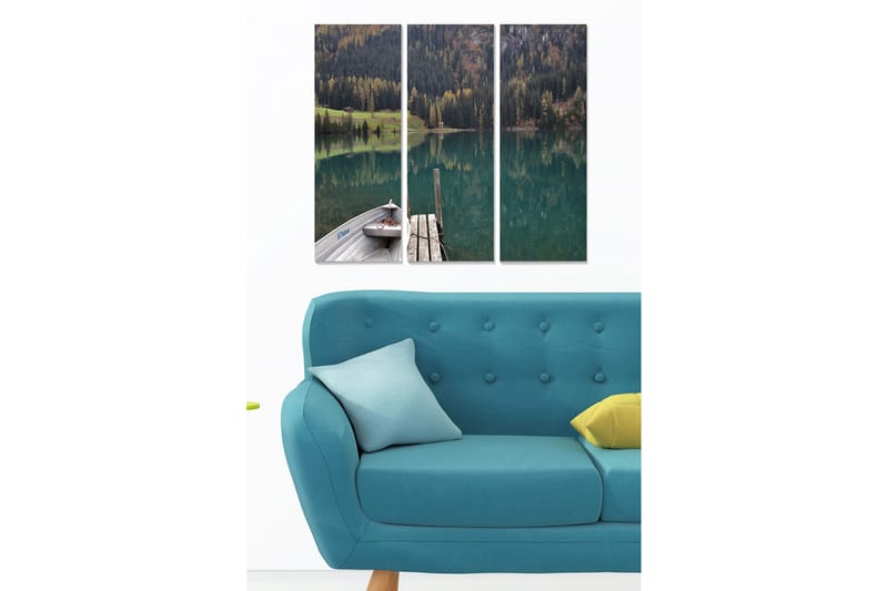 Trelerretsbilde i tre, 3-delt, 50x70 cm - Speillignende innsjølandskap med båt ved bryggen, Turkis / Grønn / Brun