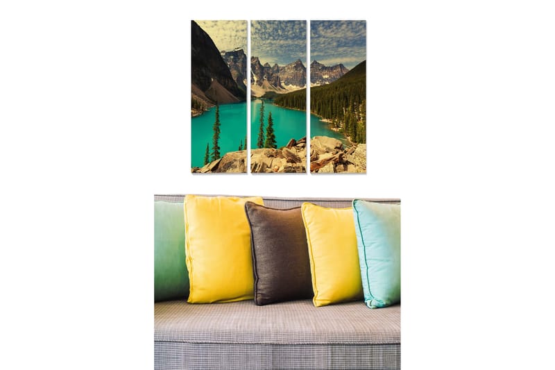 Trelerretsbilde i tre, 3-delt, 50x70 cm - Storslått fjellsjø omgitt av majestetiske fjell og frodige trær, Turkis / Grønn / Brun