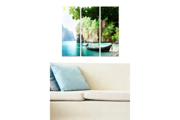 Trelerretsbilde i tre, 3-delt, 50x70 cm - Vakker kystlinje med båt på en klar turkis strand - Turkis / Grønn / Beige - Interiør - Maleri & posters - Lerretsbilder