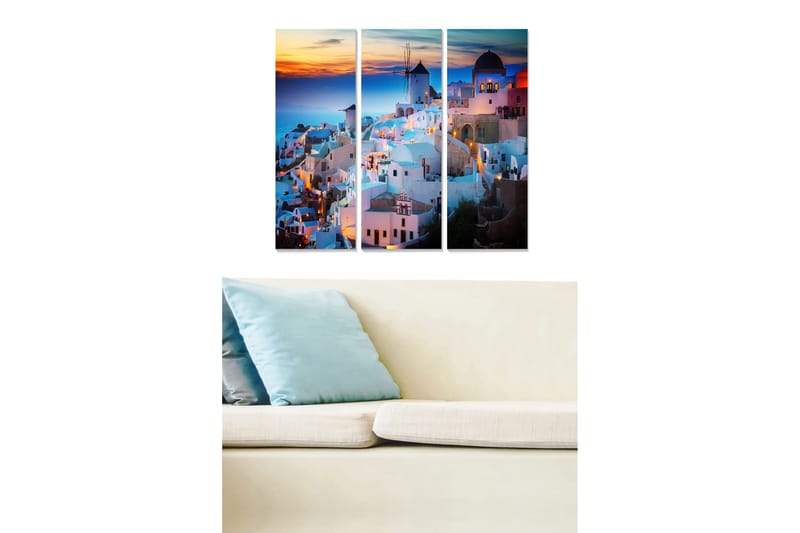 Trelerretsbilde i tre, 3-delt, 50x70 cm - Vakker utsikt over en gresk landsby med hvite hus og blå kupler ved solnedgang, Blå / Hvit / Oransje