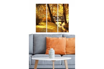 Trelerretsbilde i tre, 3-delt, 50x70 cm - Vakkert høstlandskap med bro over en stille bekk - Gyllenoransje / Grønn / Brun - Interiør - Maleri & posters - Lerretsbilder