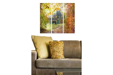 Trelerretsbilde i tre, 3-delt, 50x70 cm - Vakkert høstlandskap med en benk ved en speilblank innsjø - Grønn / Oransje / Gul - Interiør - Maleri & posters - Lerretsbilder