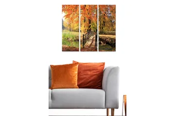 Trelerretsbilde i tre, 3-delt, 50x70 cm - Vakkert høstlandskap med fargerike trær og en bro over en stille vannflate - Oransje / Gul / Grønn - Interiør - Maleri & posters - Lerretsbilder