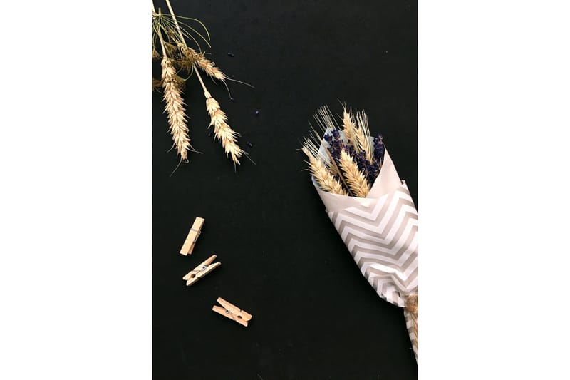 Poster Flowers on table 70x100 cm, Sort/Beige