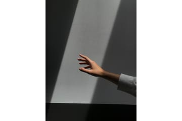 Poster Reaching Hand 50x70 cm - Grå - Interiør - Maleri & posters - Posters