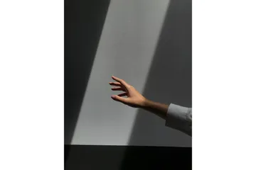 Poster Reaching Hand 50x70 cm - Grå - Interiør - Maleri & posters - Posters