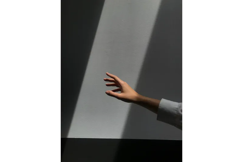 Poster Reaching Hand 50x70 cm, Grå