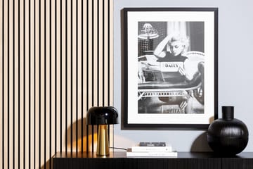 Villa Bilde Marilyn Dailey News - Svart / Hvit / Glass / Tre - Interiør - Maleri & posters - Posters