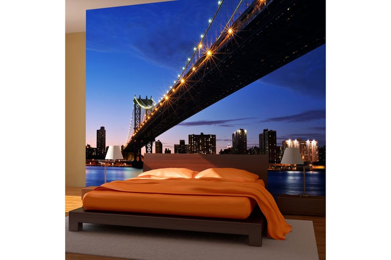 Fototapet Manhattan Bridge Illuminated At Night 200x154 - Artgeist sp. z o. o. - Tapet stue - Tapet soverom - Kjøkkentapeter - Fototapeter