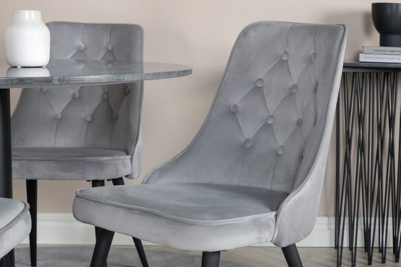 Admira spisebord 106 cm rundt i marmor med 4 Velvet Deluxe fløyelsstoler - Møbler - Bord - Spisegruppe
