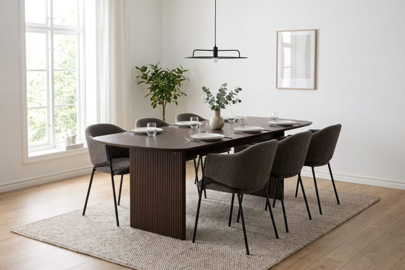Alma spisegruppe, rektangulær 220 cm, med 6 Filip spisestoler - Røkt eik - Møbler - Bord - Spisegruppe
