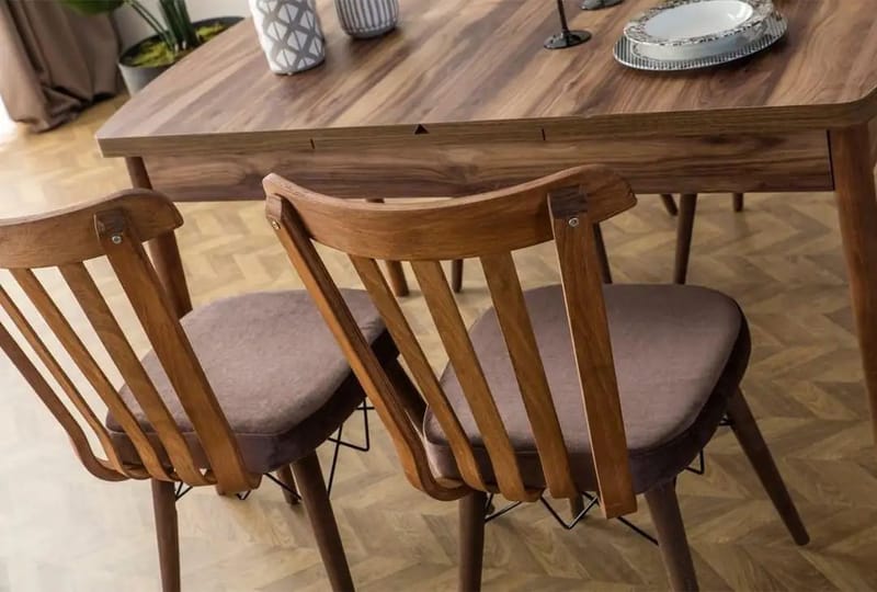 Alvryn spisegruppe bord 130 cm + 4 stoler - Brun - Møbler - Bord - Spisegruppe