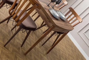 Alvryn spisegruppe bord 130 cm + 4 stoler - Brun - Møbler - Bord - Spisegruppe