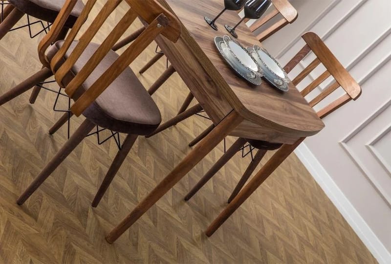 Alvryn spisegruppe bord 130 cm + 4 stoler - Brun - Møbler - Bord - Spisegruppe