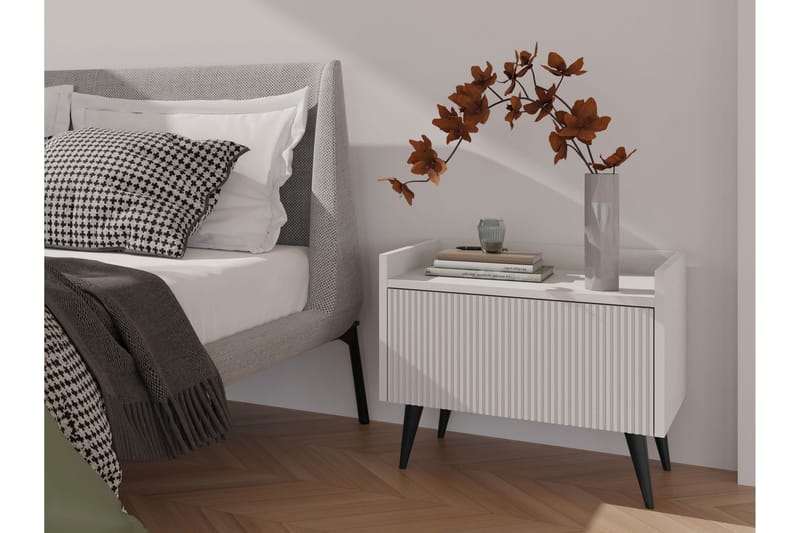 Chiku Nattbord 52 cm - Beige - Møbler - Bord - Avlastningsbord & sidobord - Sengebord & nattbord