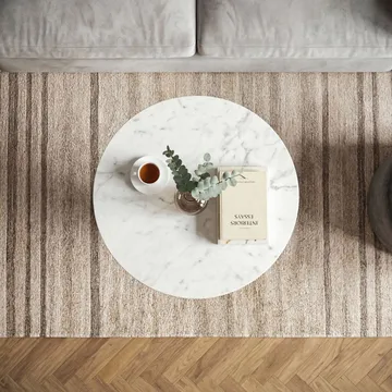 Dorlen Rundt sofabord i aluminium med marmortopp - hvit og gull - Møbler - Bord - Avlastningsbord & sidobord - Pidestall & blomsterpidestall