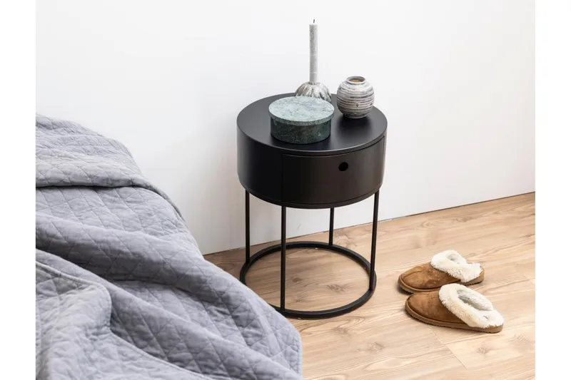 Hastane Nattbord 40 cm Rund i Tre med Metallunderstell - Svart - Møbler - Bord - Avlastningsbord & sidobord - Sengebord & nattbord