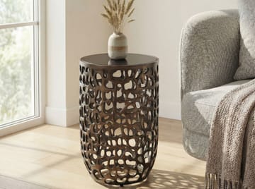 Lomvik rundt sidebord 30 cm i aluminium og glass - svart - Møbler - Bord - Avlastningsbord & sidobord - Brettbord og småbord