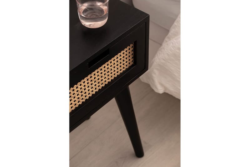Nattbord Wohnling Massivt mangotre med 1 skuff med wienerfletting i moderne design Svart - Svart - Møbler - Bord - Avlastningsbord & sidobord - Sengebord & nattbord