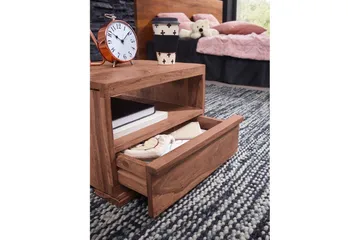 Nattbord Wohnling Massivt tre med skuff og hylle i lav design i landlig stil Akasie - Akasie - Møbler - Bord - Avlastningsbord & sidobord - Sengebord & nattbord