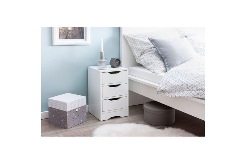 Nattbord Wohnling med 3 skuffer i et enkelt, moderne design for rammemadrass Hvit - Hvit - Møbler - Bord - Avlastningsbord & sidobord - Sengebord & nattbord