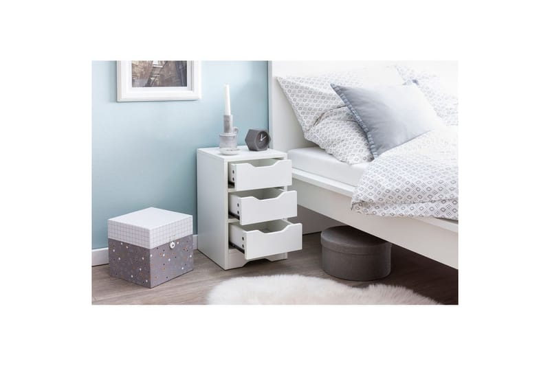 Nattbord Wohnling med 3 skuffer i et enkelt, moderne design for rammemadrass Hvit - Hvit - Møbler - Bord - Avlastningsbord & sidobord - Sengebord & nattbord