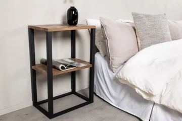 Rise Rektangulært Nattbord 30 cm i Tre med Oppbevaring - Brun - Møbler - Bord - Avlastningsbord & sidobord - Sengebord & nattbord