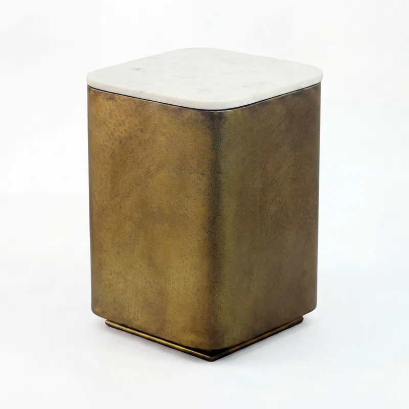 Rovian kvadratisk sidebord 33 cm i metall med marmorplate, hvit antikk gull