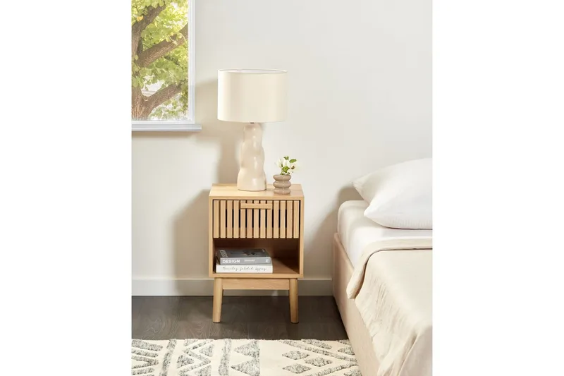 Sängbord Lynwood Light colored wood - Møbler - Bord - Avlastningsbord & sidobord - Sengebord & nattbord
