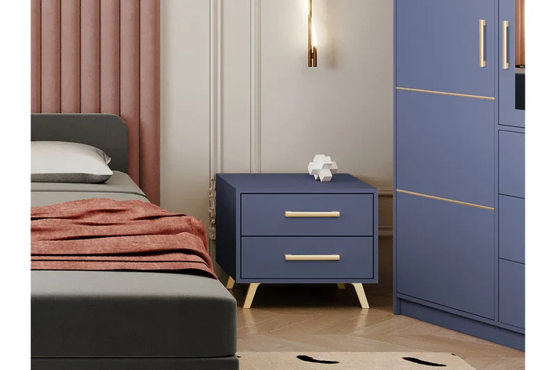 Escaldes Nattbord 54 cm - Matt Blå/Gull - Møbler - Bord - Avlastningsbord & sidobord - Sengebord & nattbord