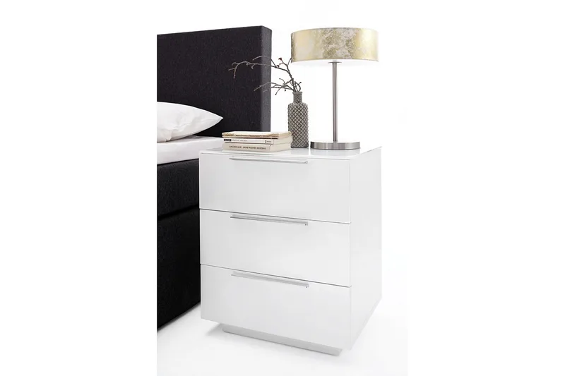 Nola Nattbord 50 cm med Oppbevaring 3 Skuffer - Hvit - Møbler - Bord - Avlastningsbord & sidobord - Sengebord & nattbord