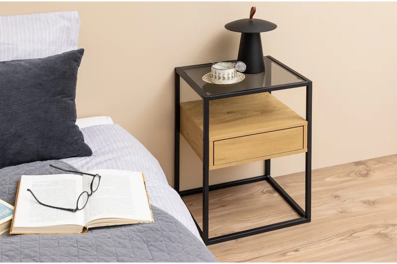 Sakila Nattbord 35 cm i Glass med Eikeutseende, Oppbevaring med Skuff - Natur - Møbler - Bord - Avlastningsbord & sidobord - Sengebord & nattbord