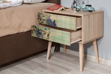 Vellavie Nattbord 60 cm med Oppbevaring 2 Skuffer Kirsebærbl - Teak - Møbler - Bord - Avlastningsbord & sidobord - Sengebord & nattbord